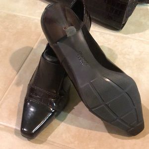 A pair of shoes and a matching bag